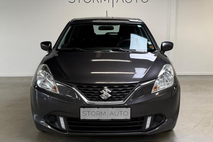 Grå Suzuki Baleno fra 2018