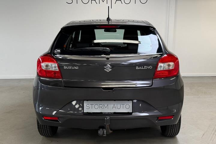 Grå Suzuki Baleno fra 2018