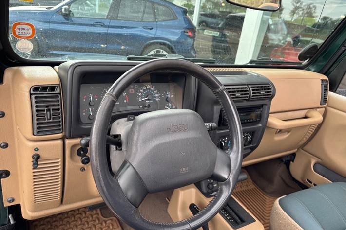 Grøn Jeep Wrangler fra 2000