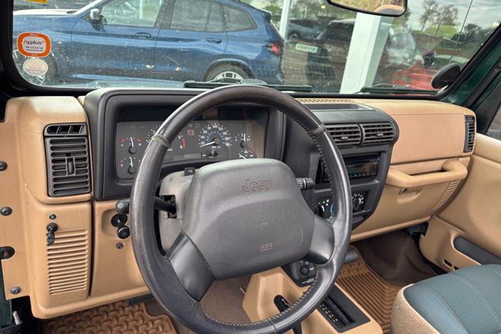 Grøn Jeep Wrangler fra 2000