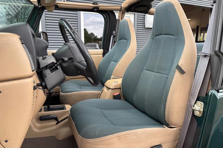 Grøn Jeep Wrangler fra 2000