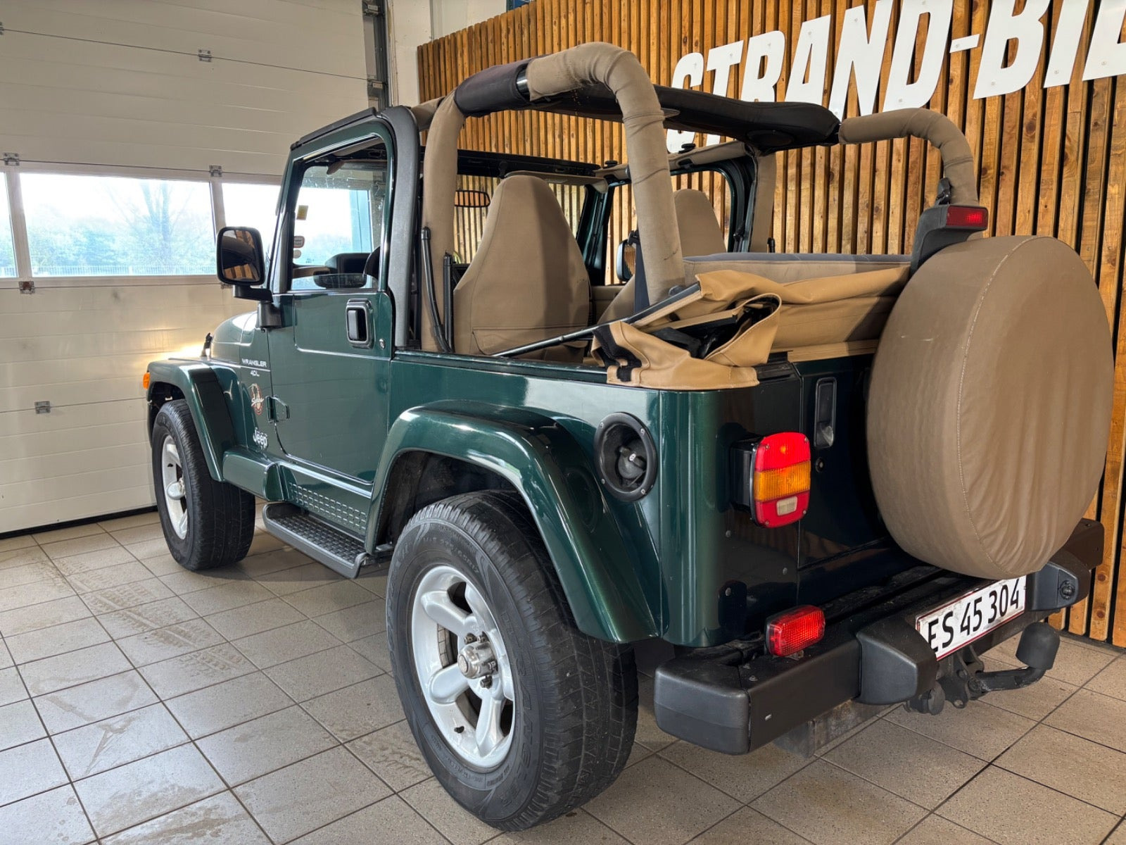 Grøn Jeep Wrangler fra 2000