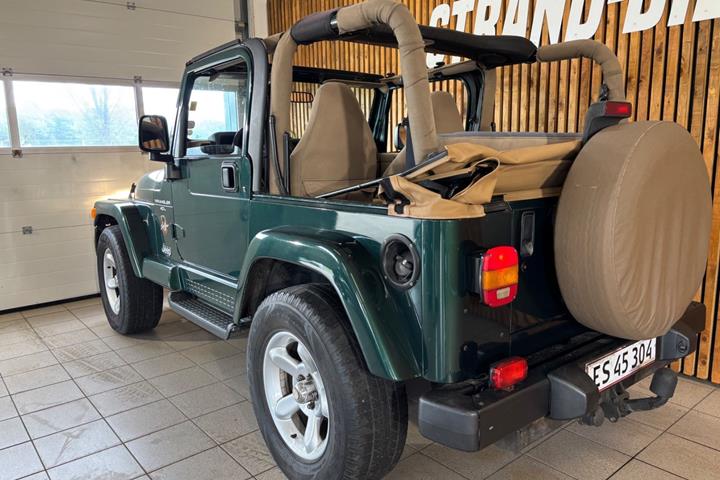 Grøn Jeep Wrangler fra 2000