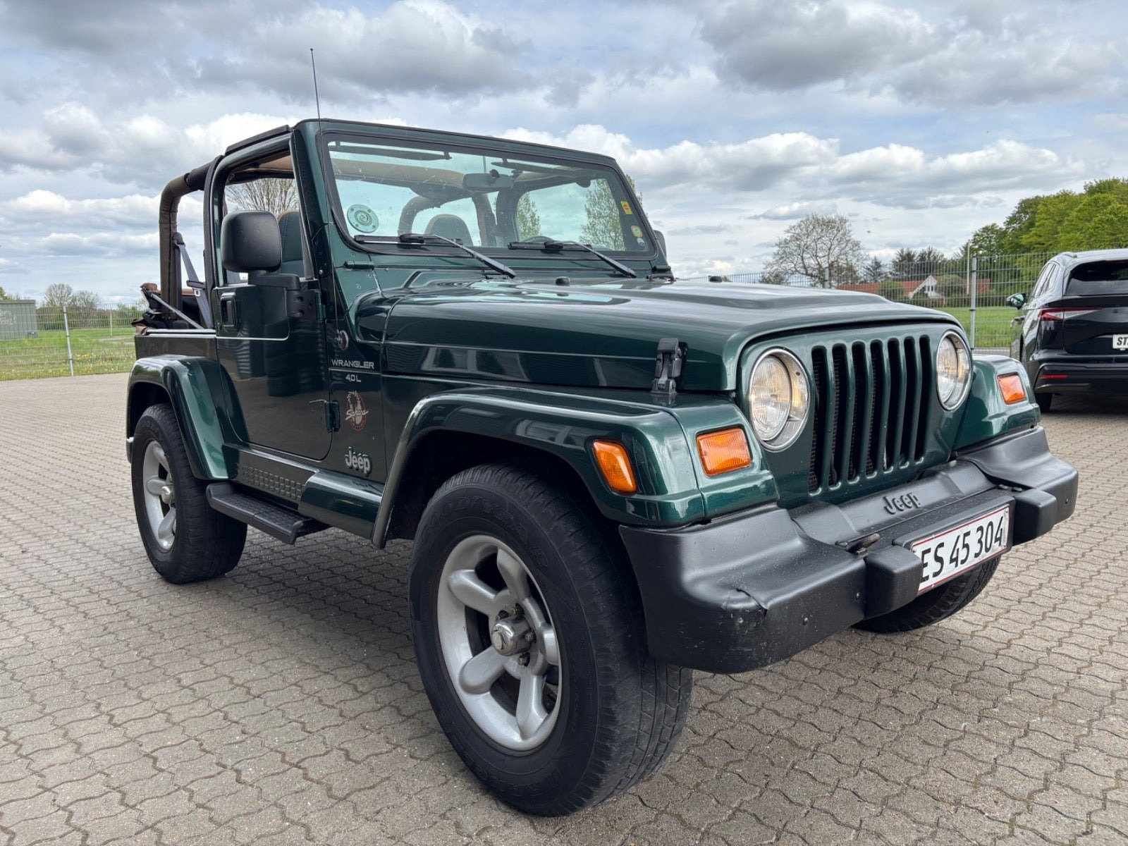 Grøn Jeep Wrangler fra 2000