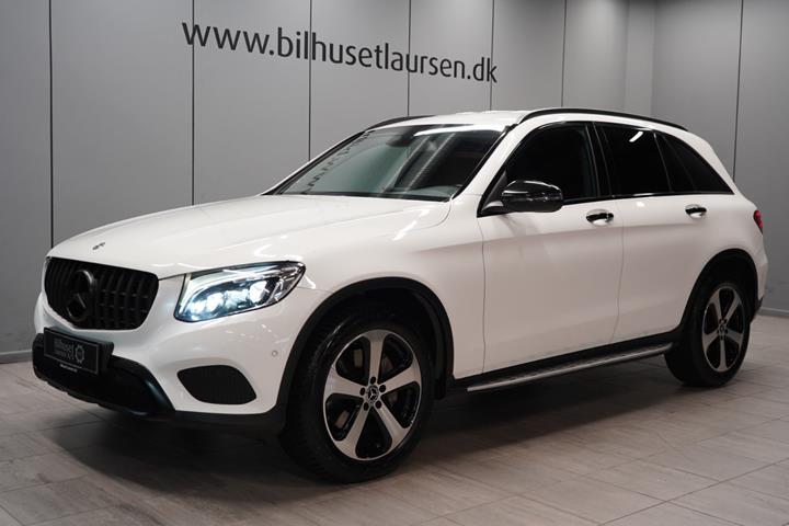 Hvid Mercedes GLC220 d fra 2016 set udefra