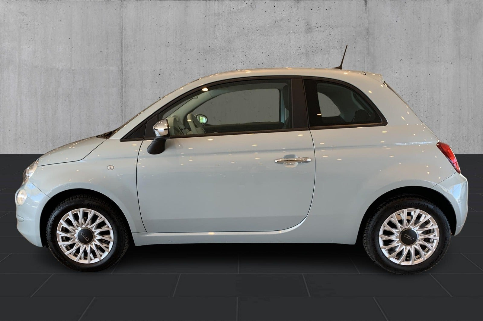 Blå Fiat 500 fra 2023