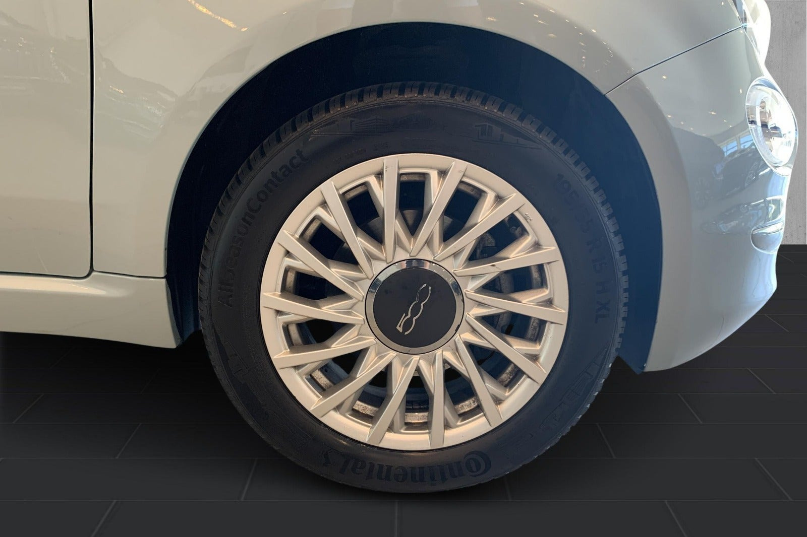 Blå Fiat 500 fra 2023