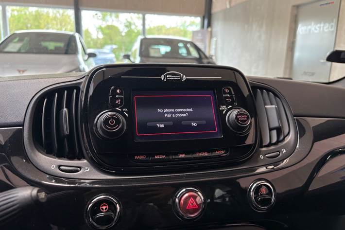 Sort Fiat 500 fra 2020