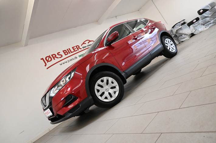 Rød Nissan Qashqai fra 2018