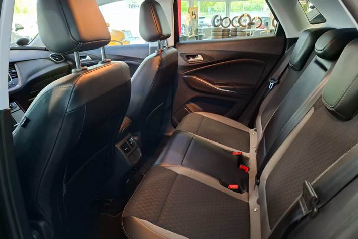 Sort Opel Grandland X fra 2021