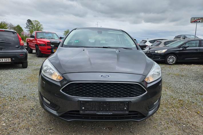 Grå Ford Focus fra 2016