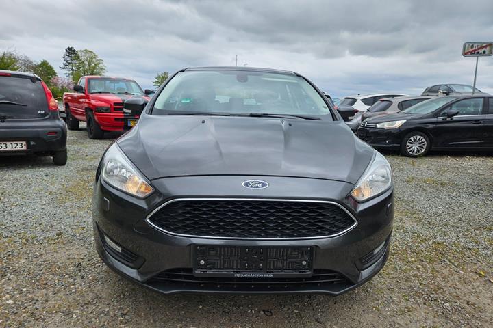 Grå Ford Focus fra 2016