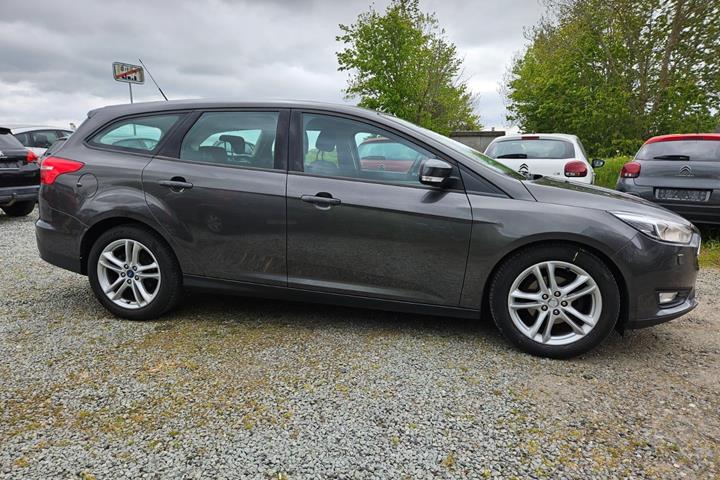Grå Ford Focus fra 2016