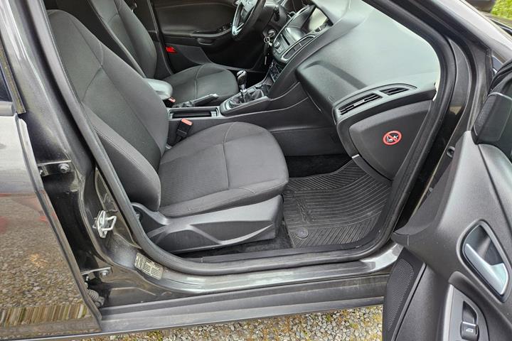 Grå Ford Focus fra 2016