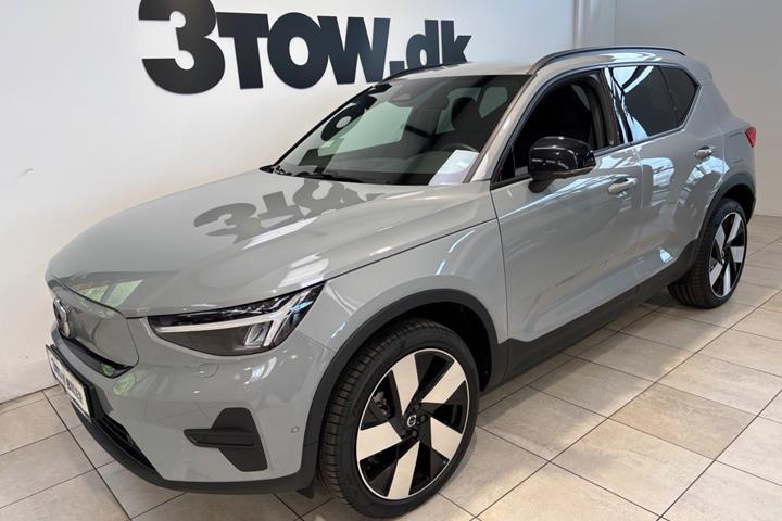 Grå Volvo EX40 fra 2025 set udefra