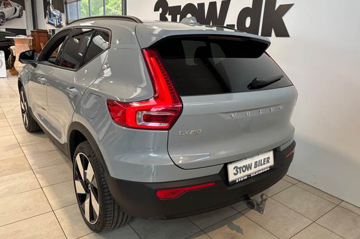 Grå Volvo EX40 fra 2025
