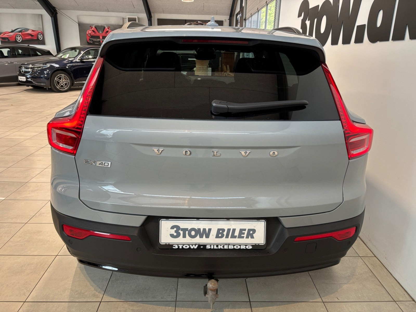 Grå Volvo EX40 fra 2025