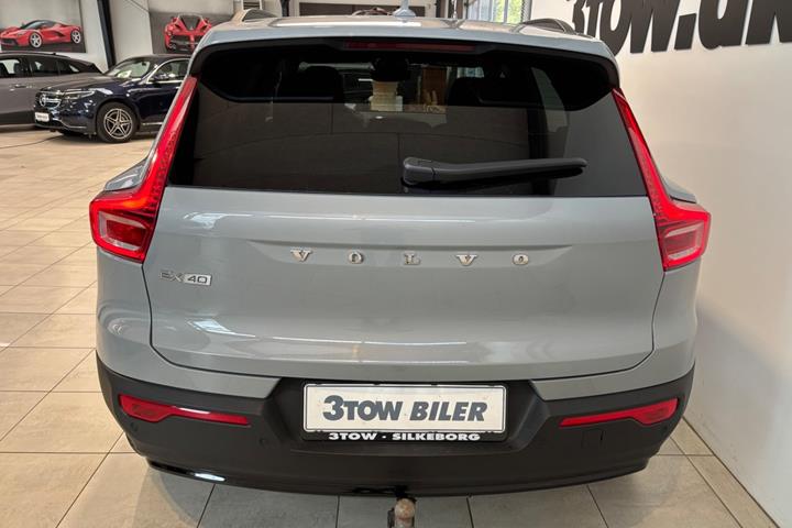 Grå Volvo EX40 fra 2025