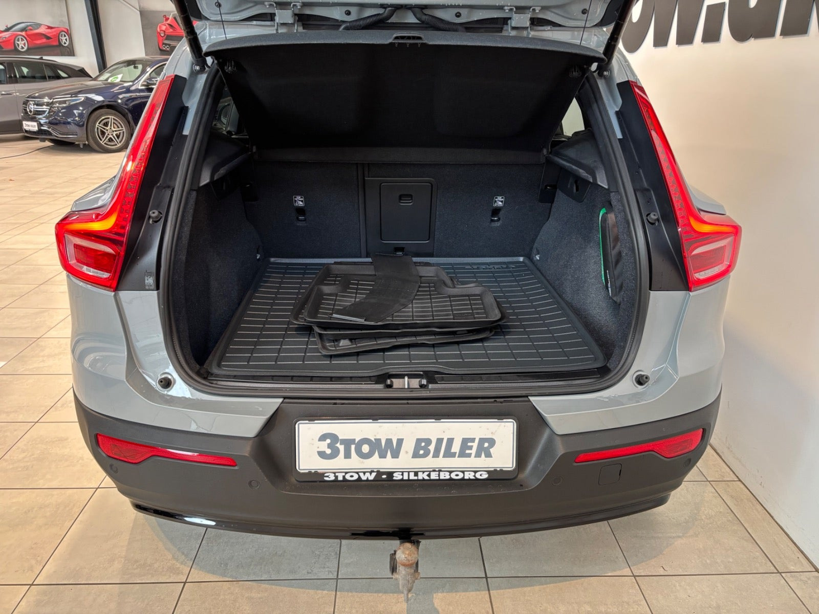 Grå Volvo EX40 fra 2025