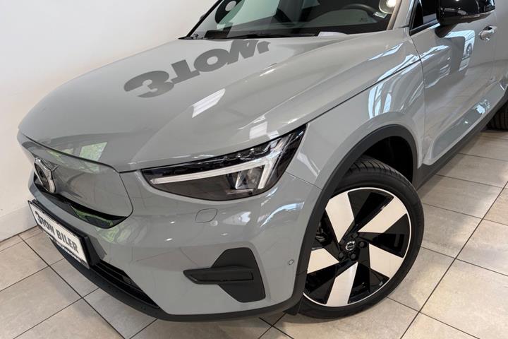 Grå Volvo EX40 fra 2025