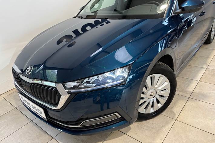Blå Skoda Octavia fra 2021