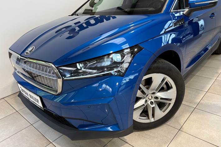 Blå Skoda Enyaq fra 2022