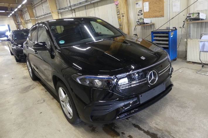 Sort Mercedes EQA250 fra 2023
