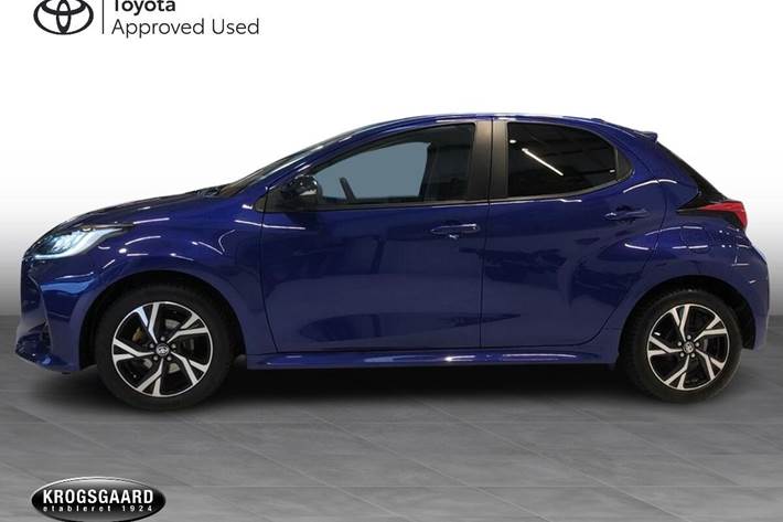 Blå Toyota Yaris fra 2024