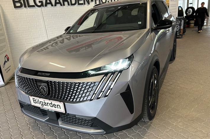 Grå Peugeot e-5008 fra 2025