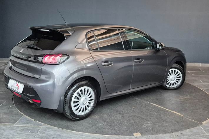 Grå Peugeot 208 fra 2020