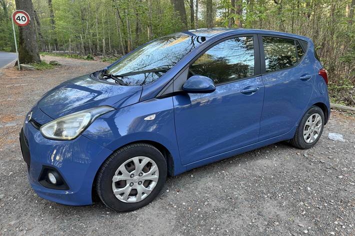 Blå Hyundai i10 fra 2014
