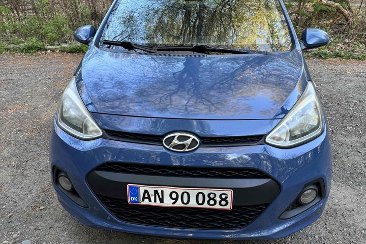 Blå Hyundai i10 fra 2014