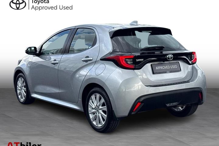 Sølv Toyota Yaris fra 2021