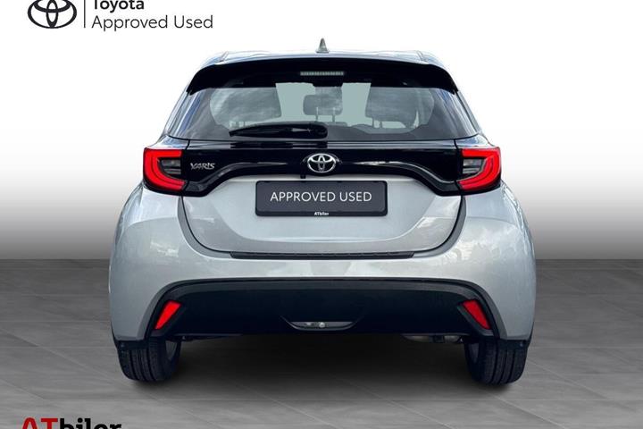 Sølv Toyota Yaris fra 2021