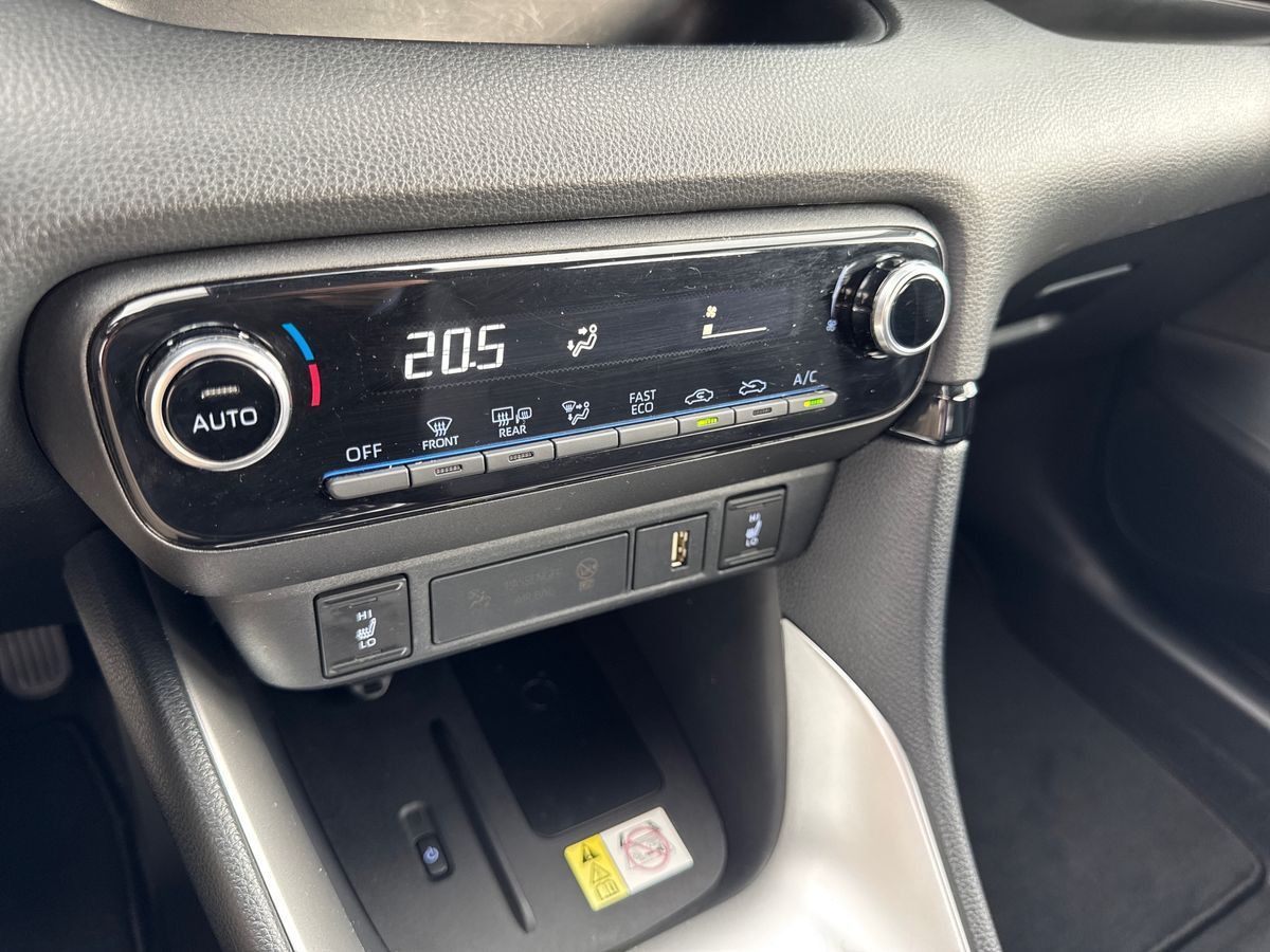 Sølv Toyota Yaris fra 2021