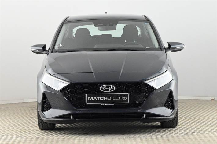 Grå Hyundai i20 fra 2022