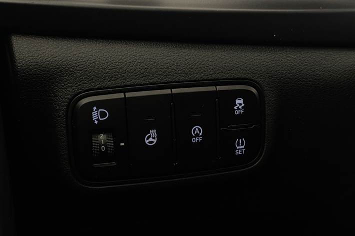 Grå Hyundai i20 fra 2022