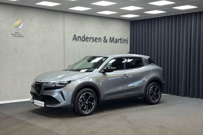 Grå Alfa Romeo Junior fra 2025
