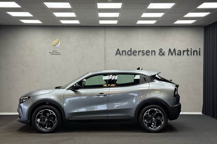 Grå Alfa Romeo Junior fra 2025