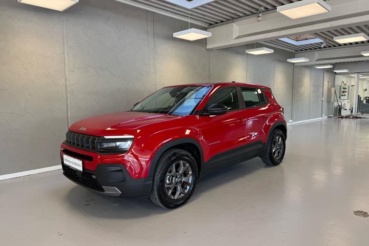 Rød Jeep Avenger fra 2023 set udefra