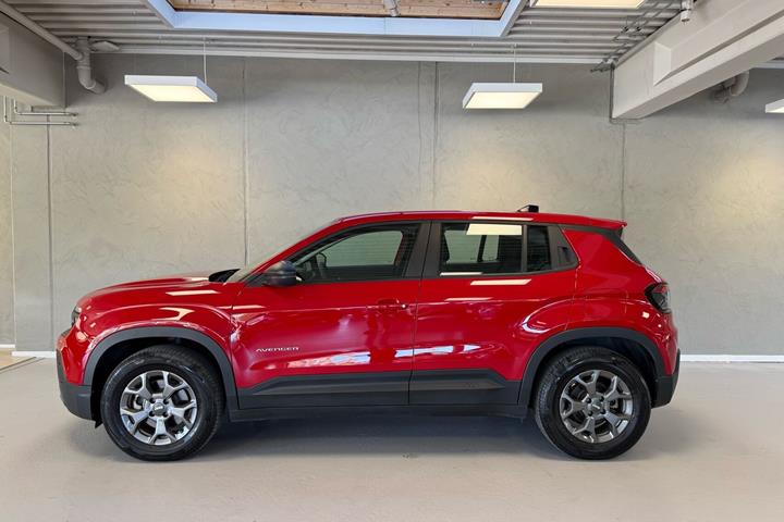 Rød Jeep Avenger fra 2023