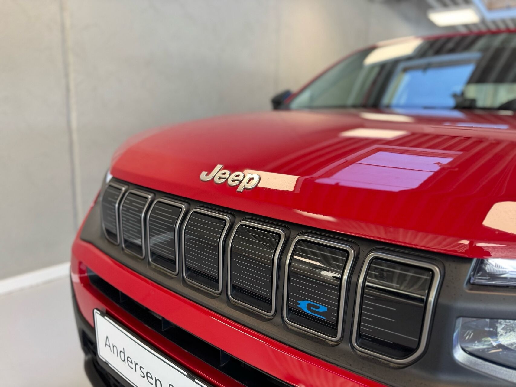 Rød Jeep Avenger fra 2023