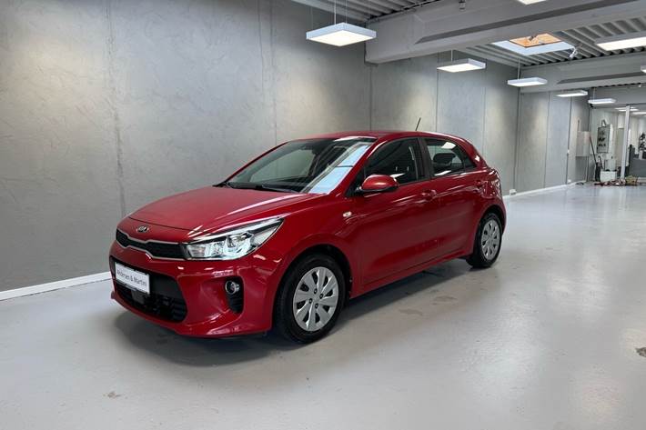 Rød Kia Rio fra 2017