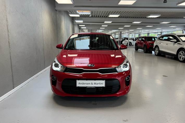 Rød Kia Rio fra 2017