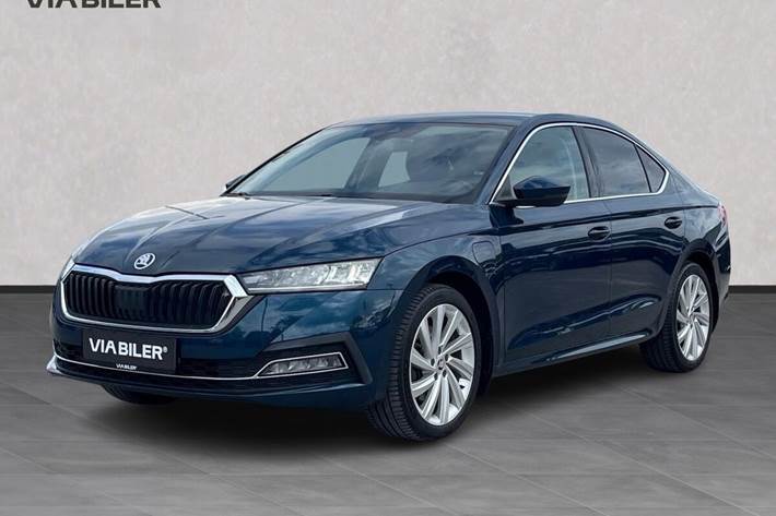 Blå Skoda Octavia fra 2020 set udefra