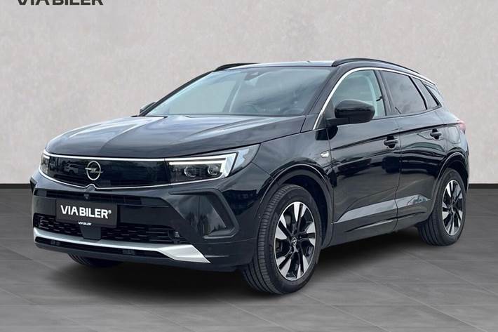 Sort Opel Grandland fra 2022 set udefra