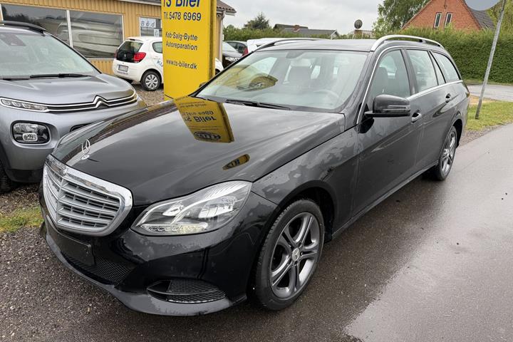 Sort Mercedes E200 d fra 2016 set udefra
