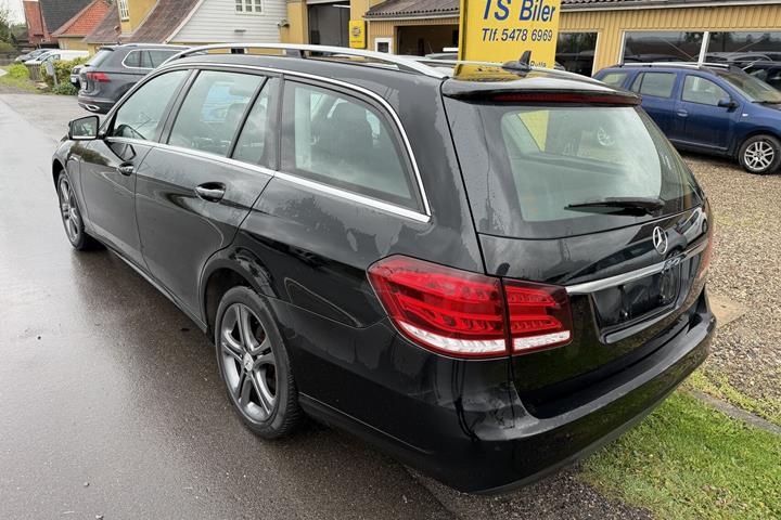 Sort Mercedes E200 d fra 2016 set udefra