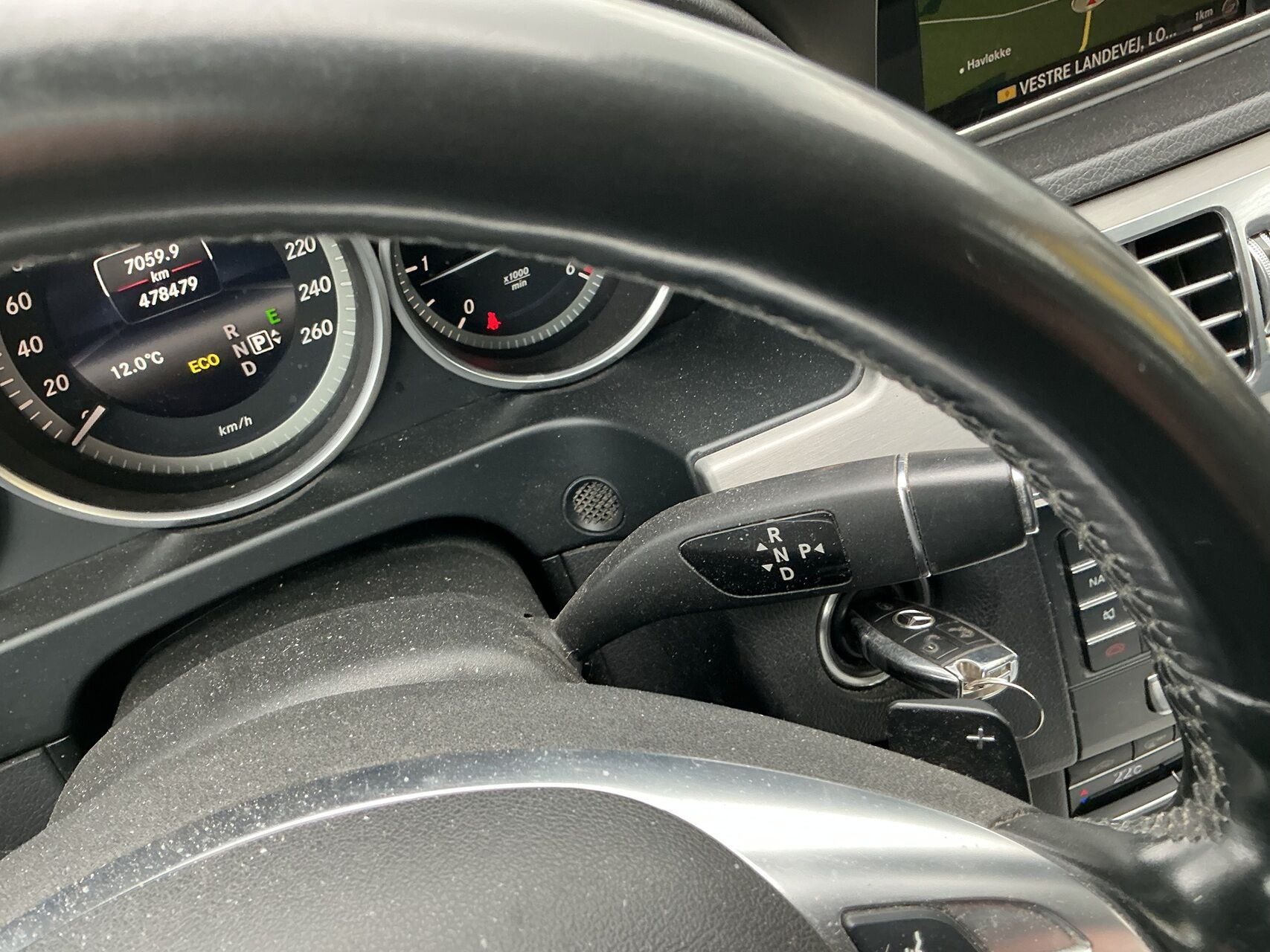 Sort Mercedes E200 d fra 2016 set indefra