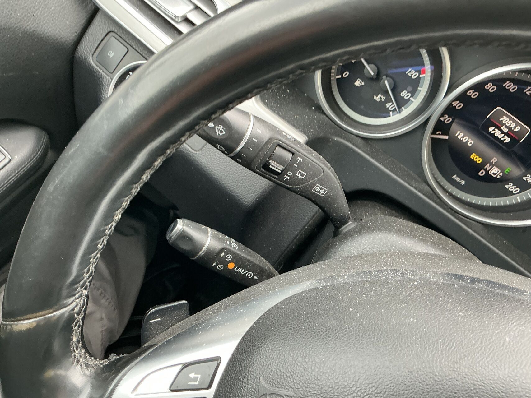 Sort Mercedes E200 d fra 2016 set indefra